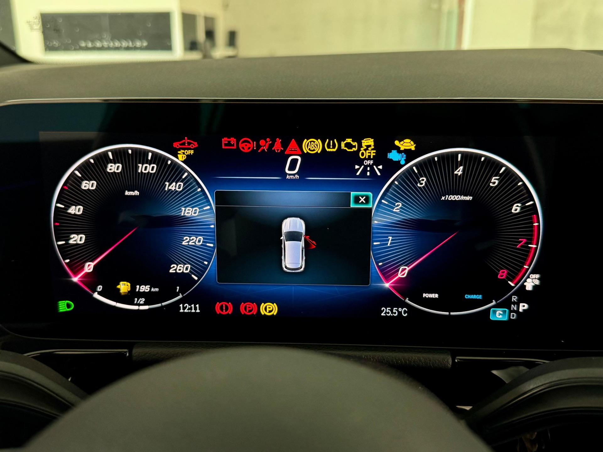 MERCEDES-BENZ GLA 200 - Foto