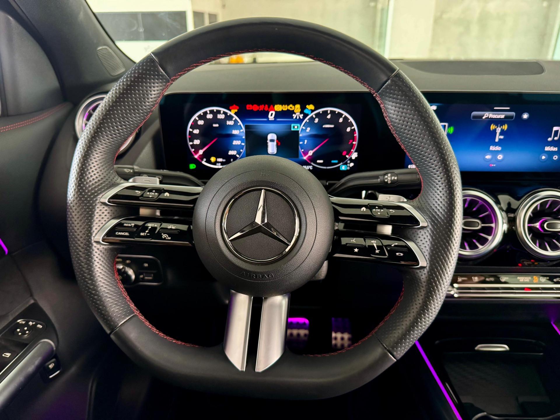 MERCEDES-BENZ GLA 200 - Foto