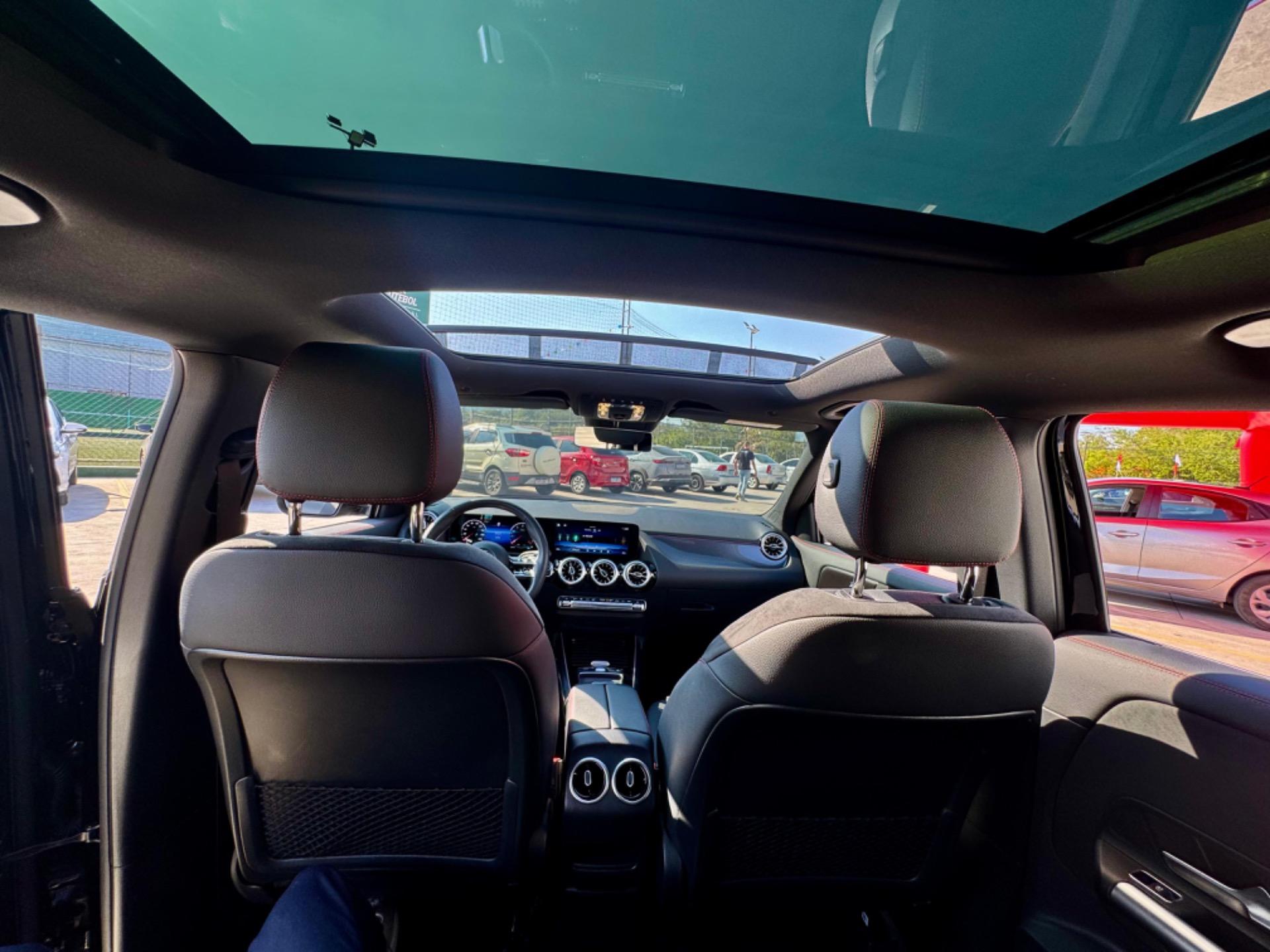 MERCEDES-BENZ GLB 200 - Foto