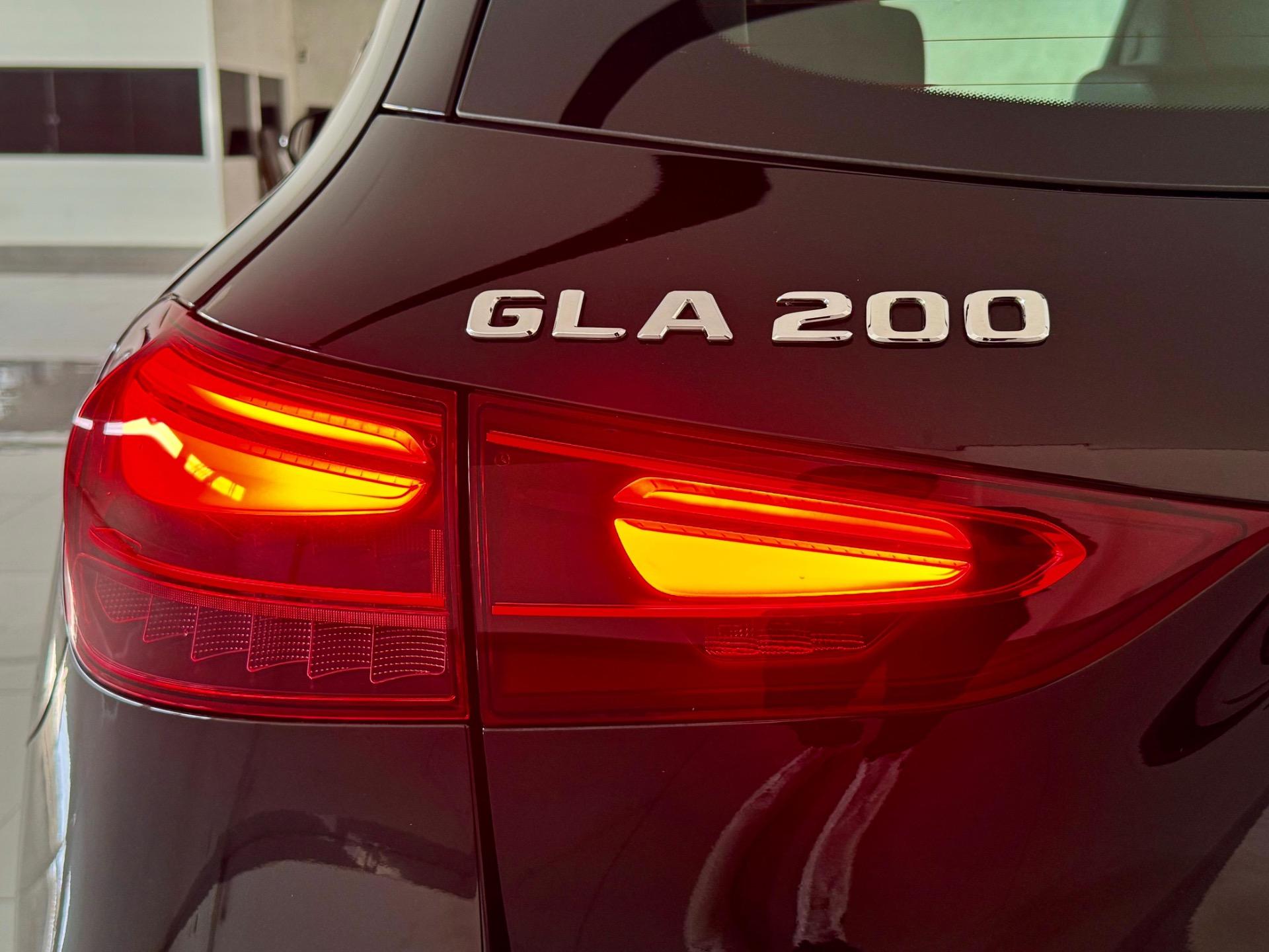 MERCEDES-BENZ GLB 200 - Foto