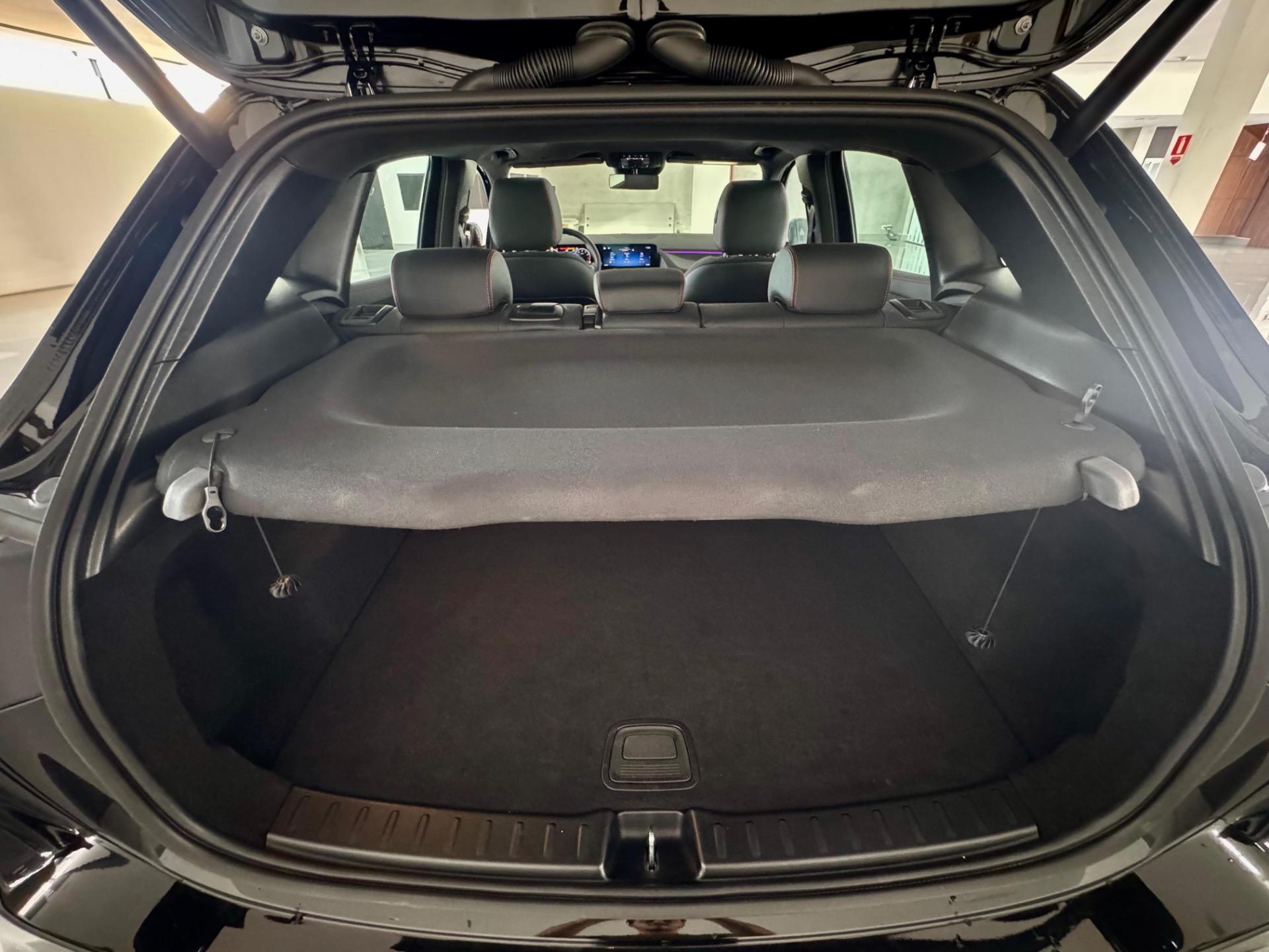 MERCEDES-BENZ GLB 200 - Foto