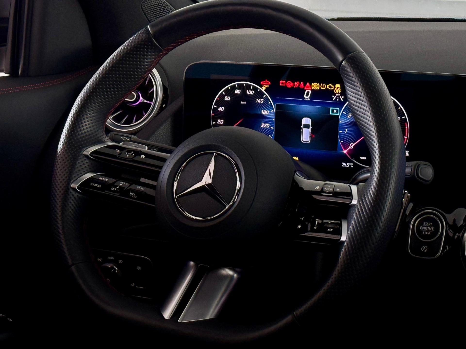 MERCEDES-BENZ GLB 200 - Foto