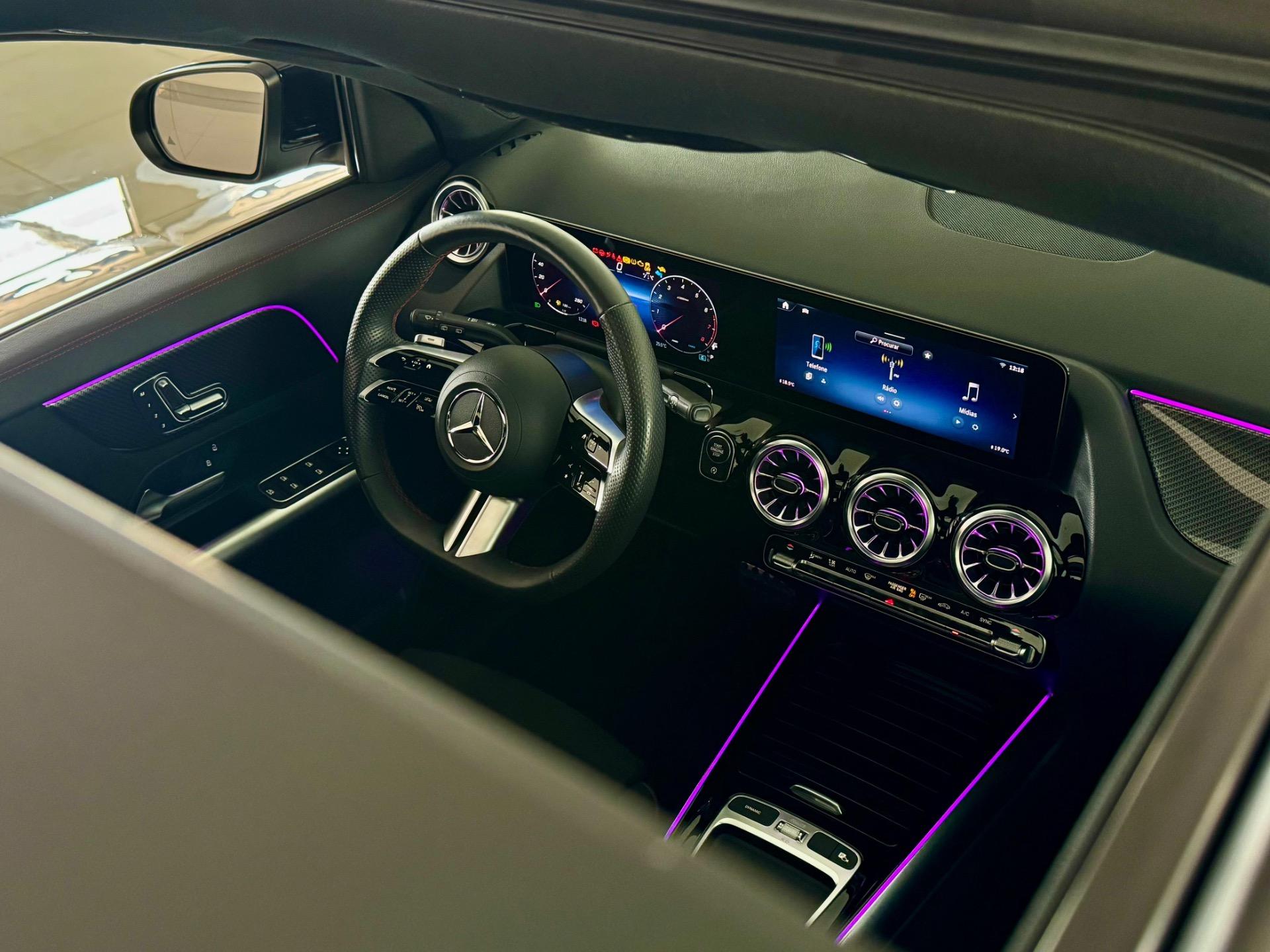 MERCEDES-BENZ GLB 200 - Foto