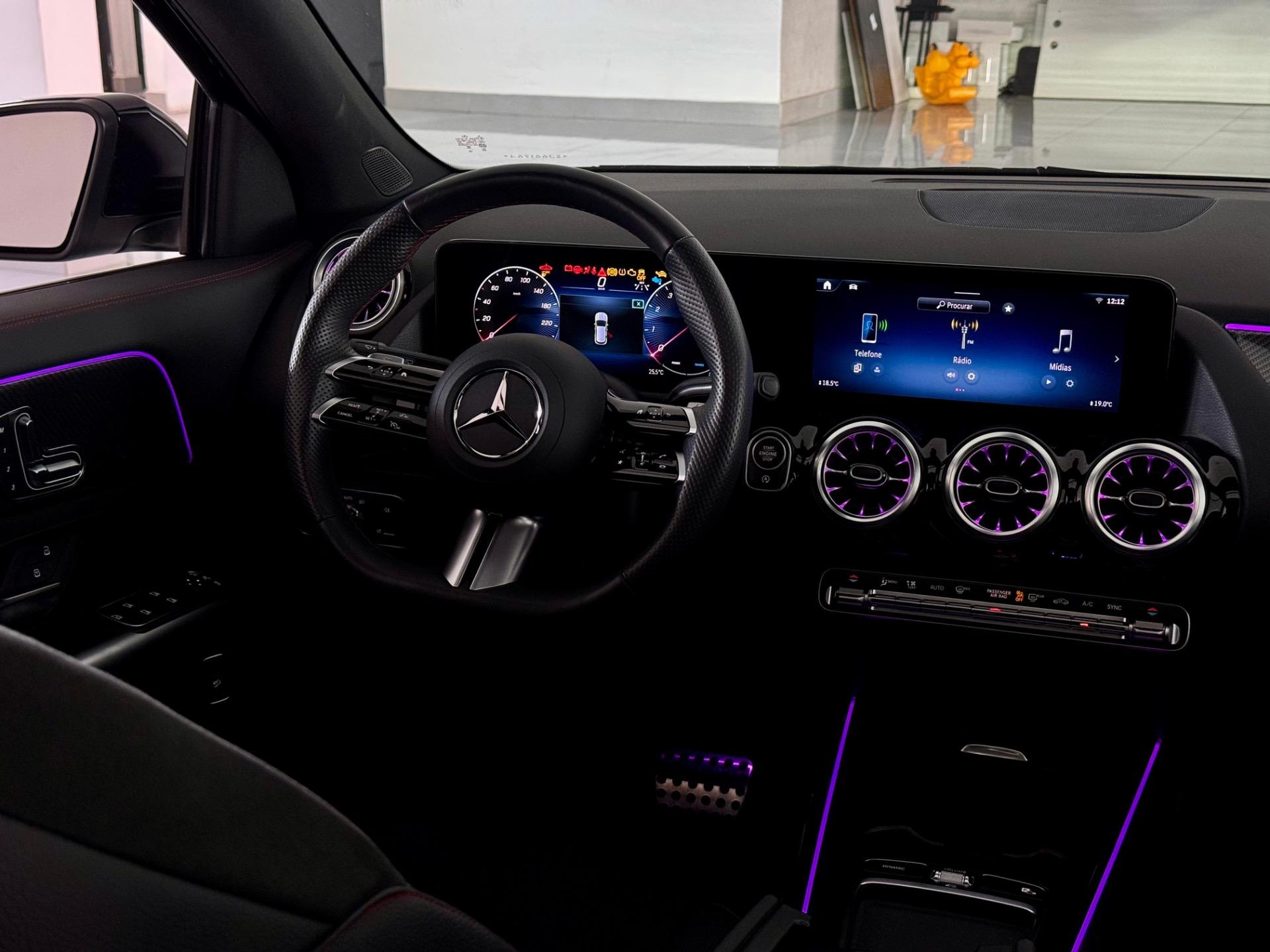 MERCEDES-BENZ GLB 200 - Foto