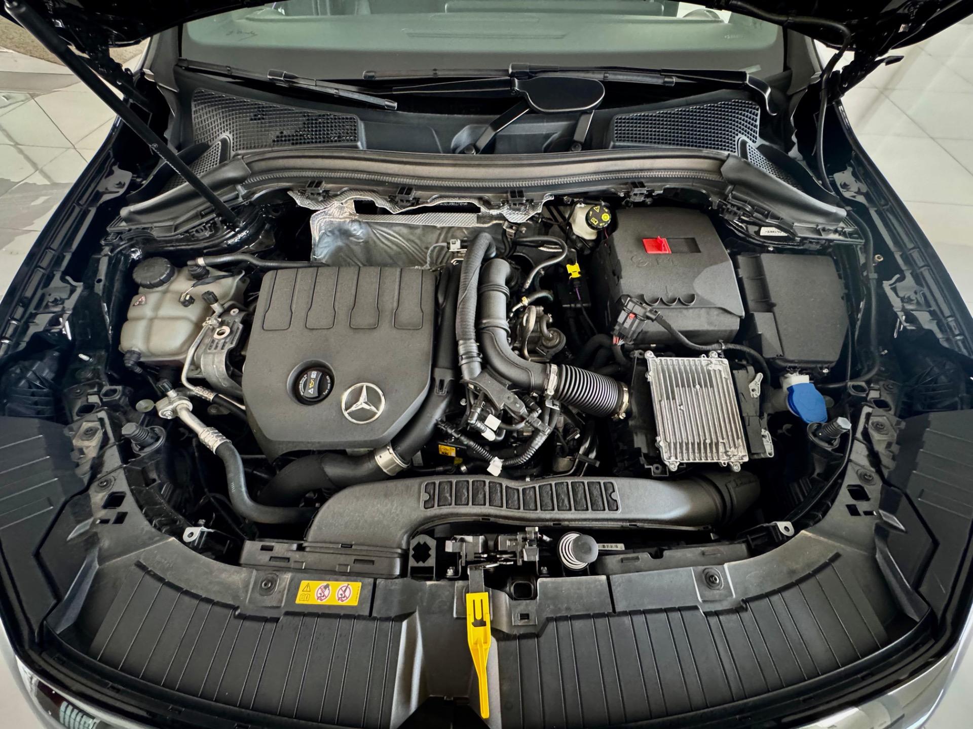 MERCEDES-BENZ GLB 200 - Foto