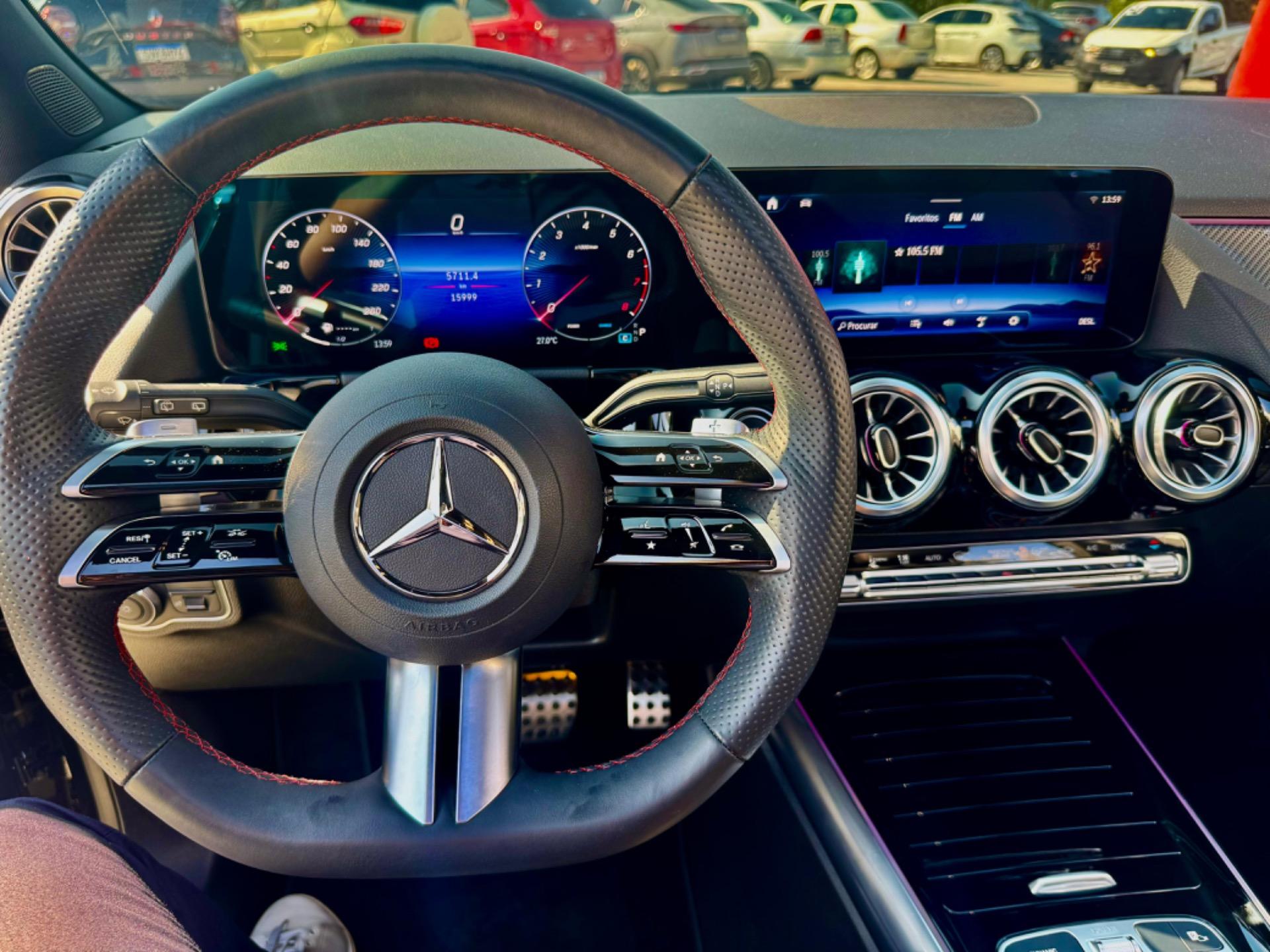 MERCEDES-BENZ GLB 200 - Foto