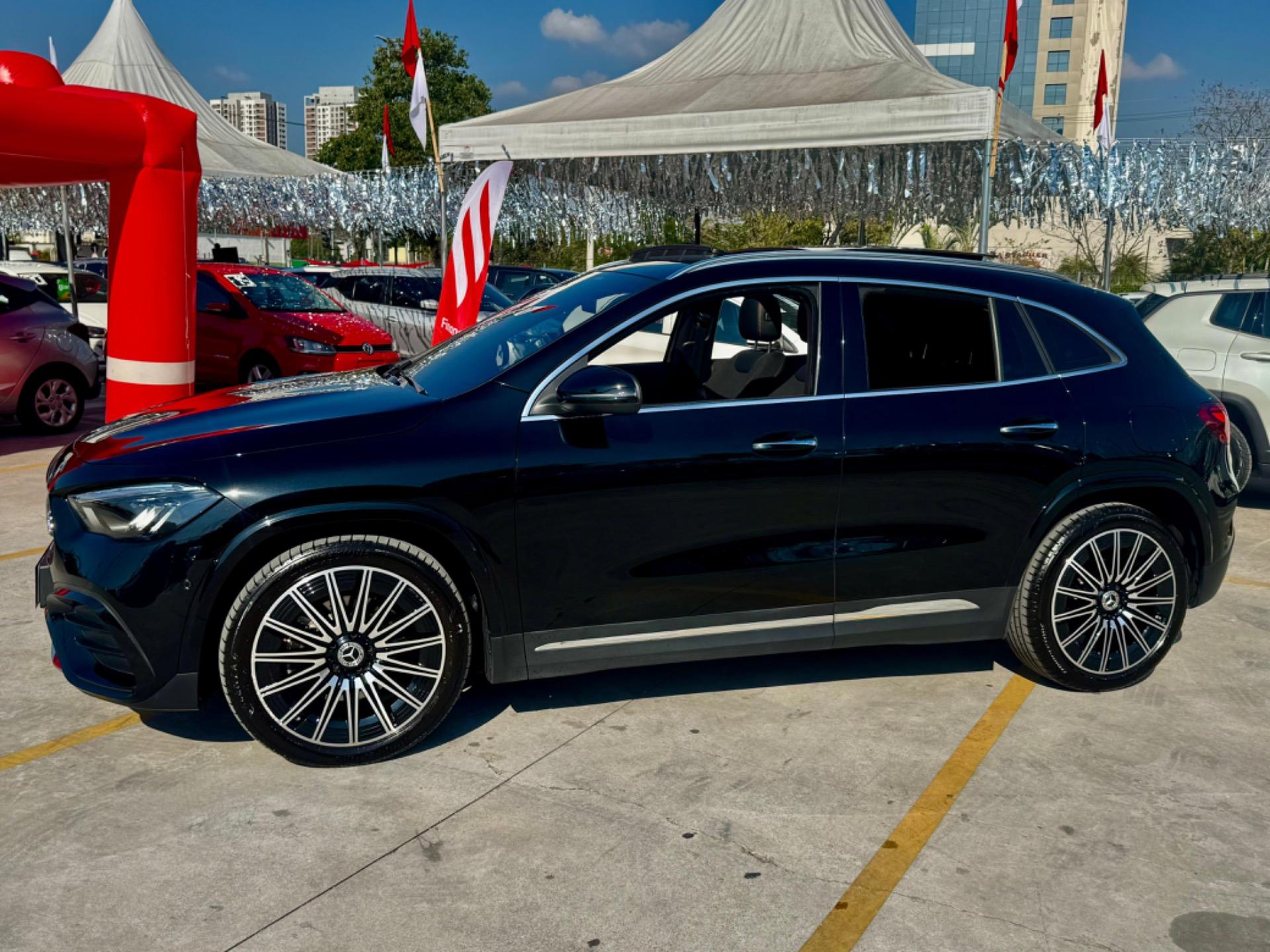 MERCEDES-BENZ GLB 200 - Foto