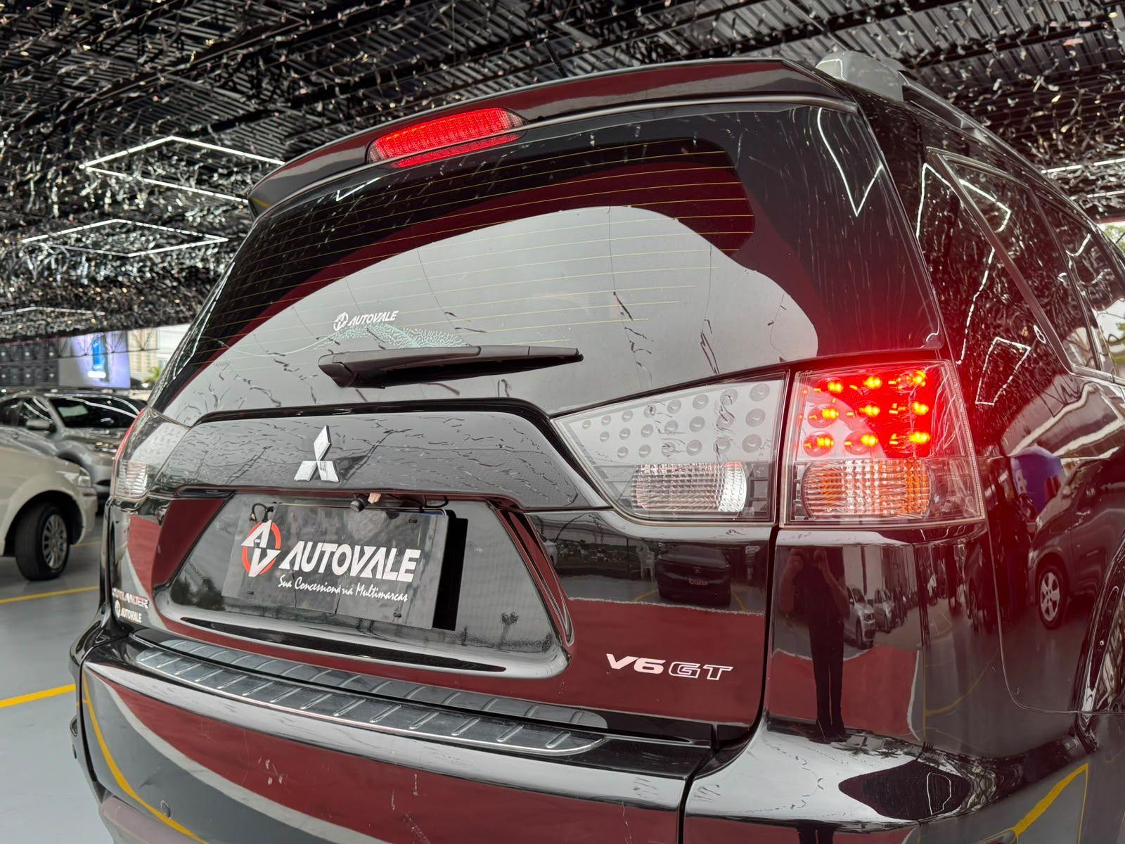 MITSUBISHI Outlander - Foto
