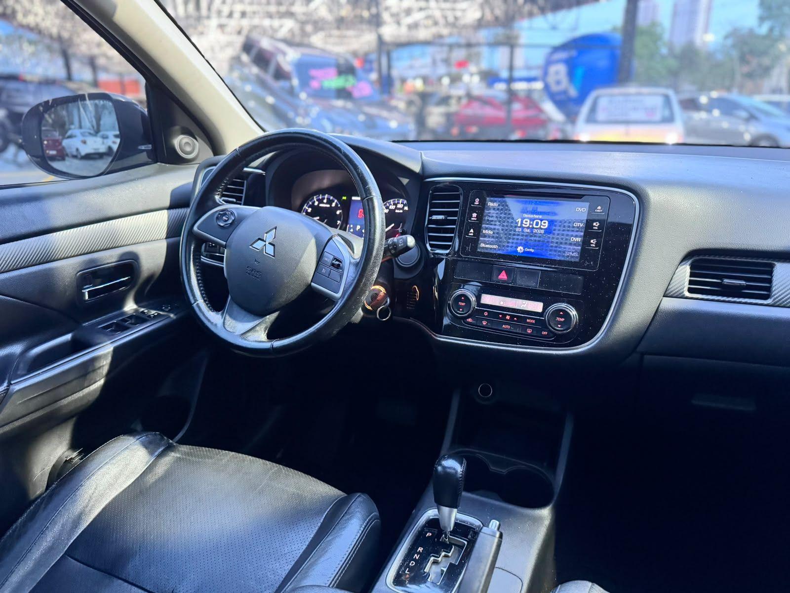 MITSUBISHI Outlander - Foto
