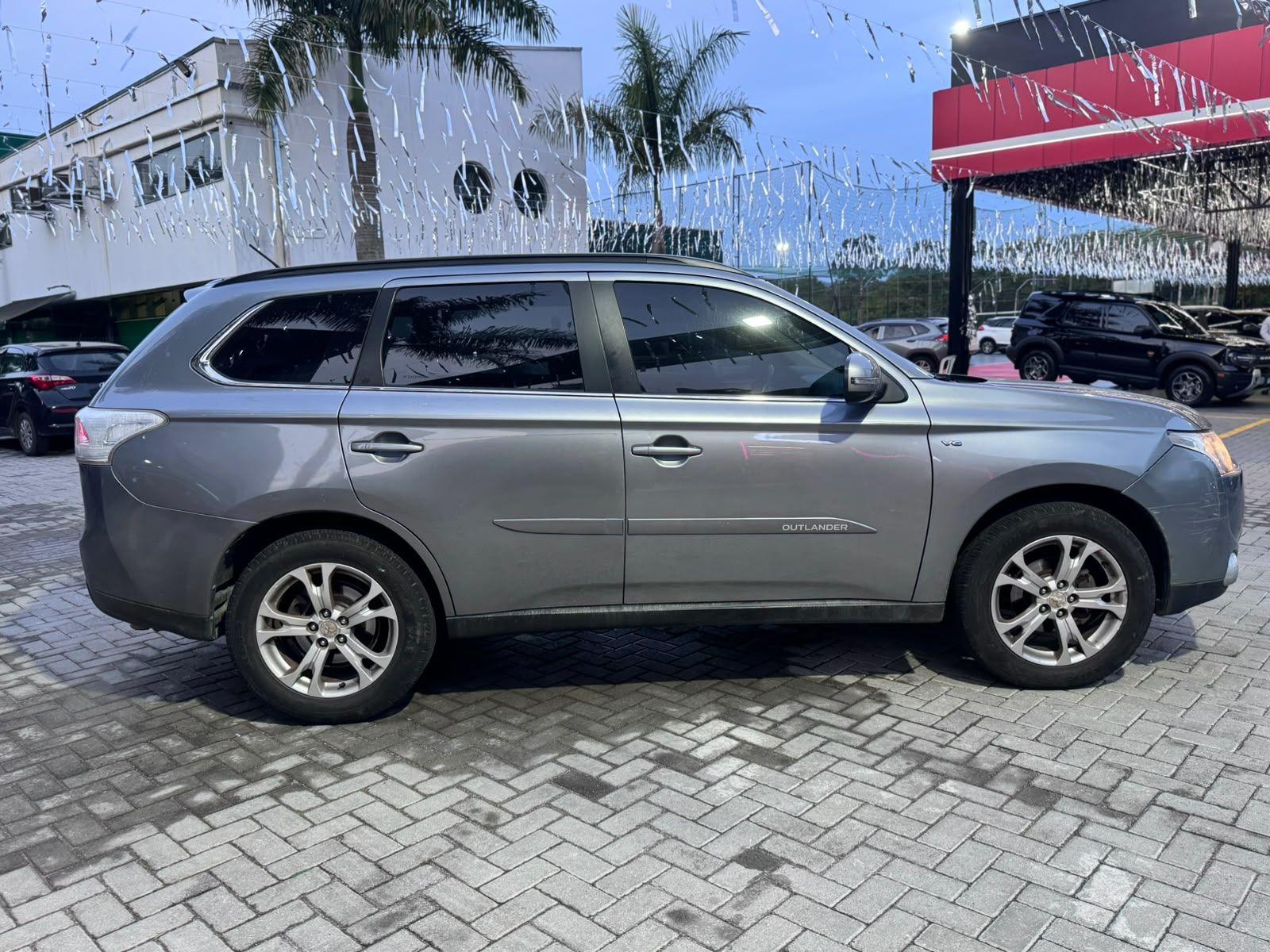 MITSUBISHI Outlander - Foto