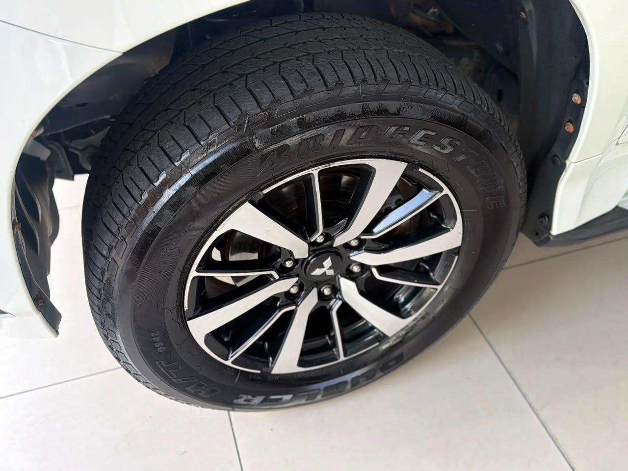 MITSUBISHI Pajero Sport - Foto