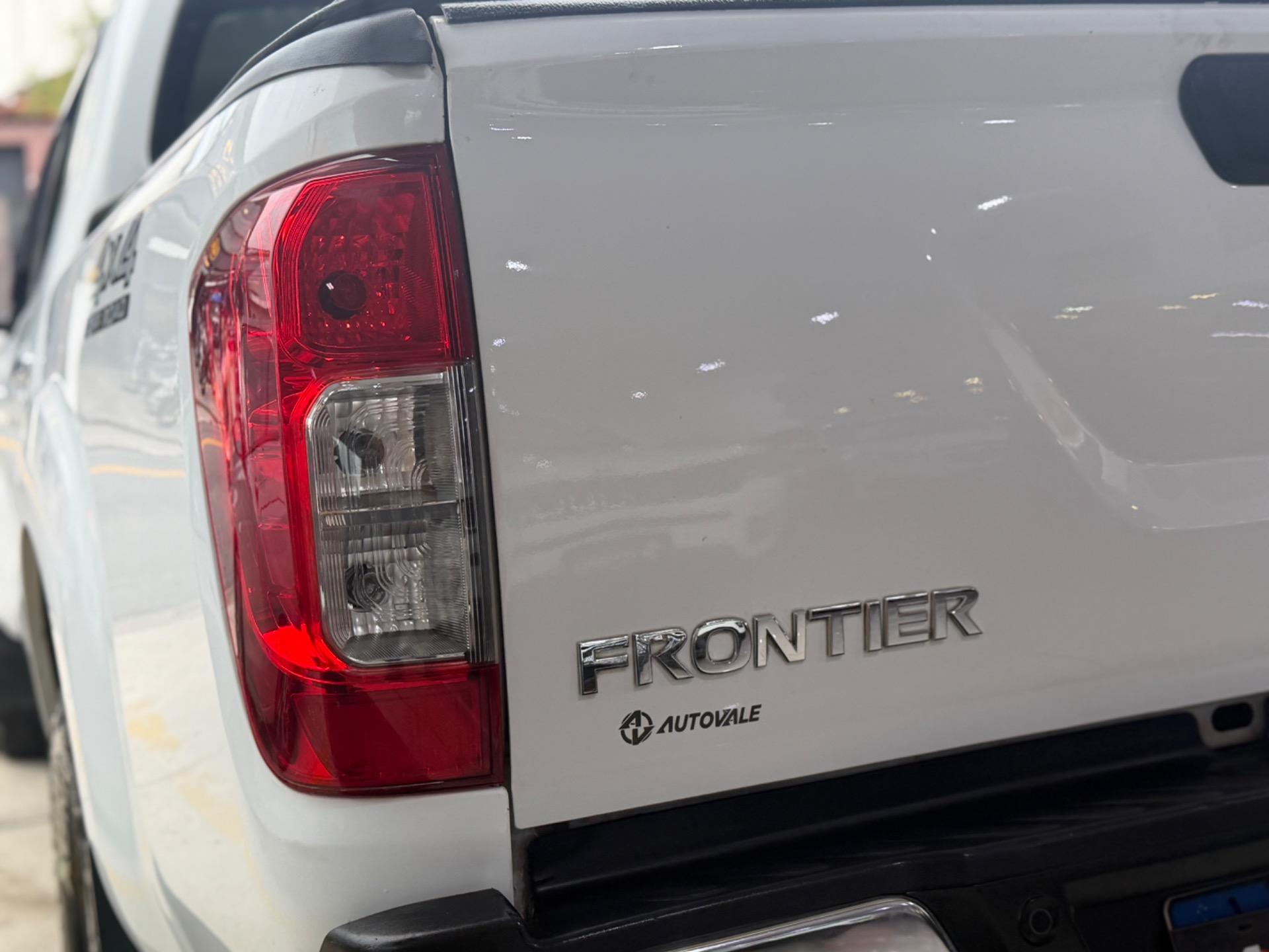 NISSAN Frontier - Foto