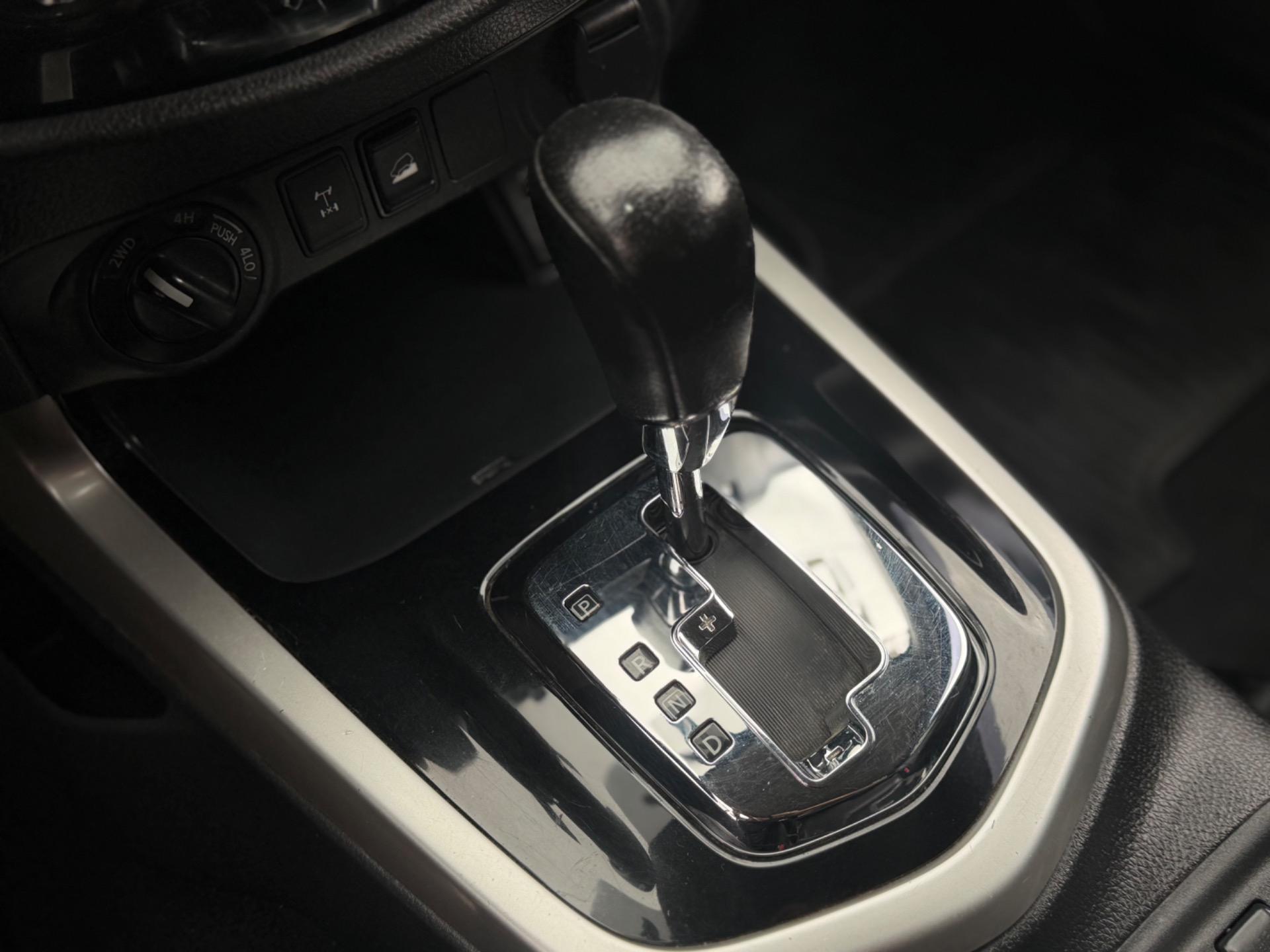 NISSAN Frontier - Foto