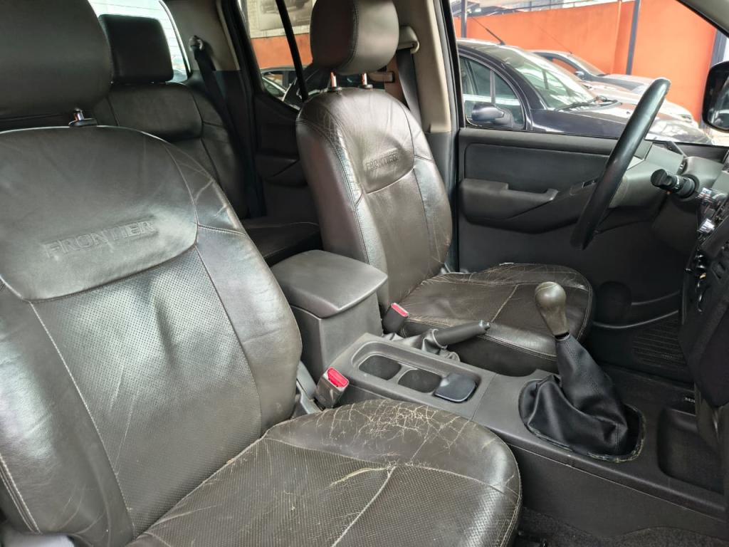 NISSAN Frontier - Foto