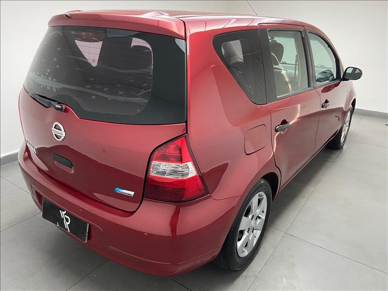 NISSAN Livina - Foto