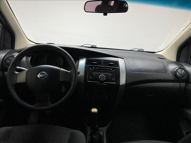 NISSAN Livina - Foto