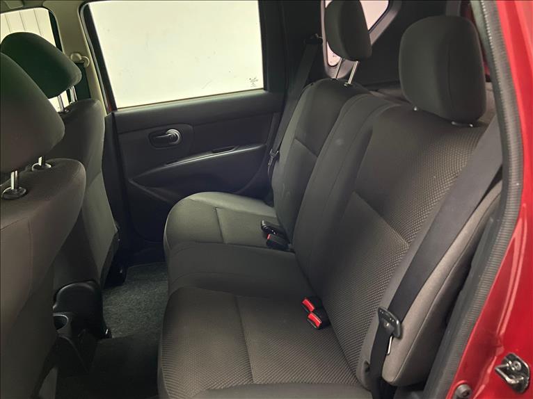 NISSAN Livina - Foto