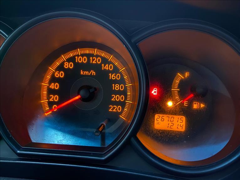 NISSAN Livina - Foto