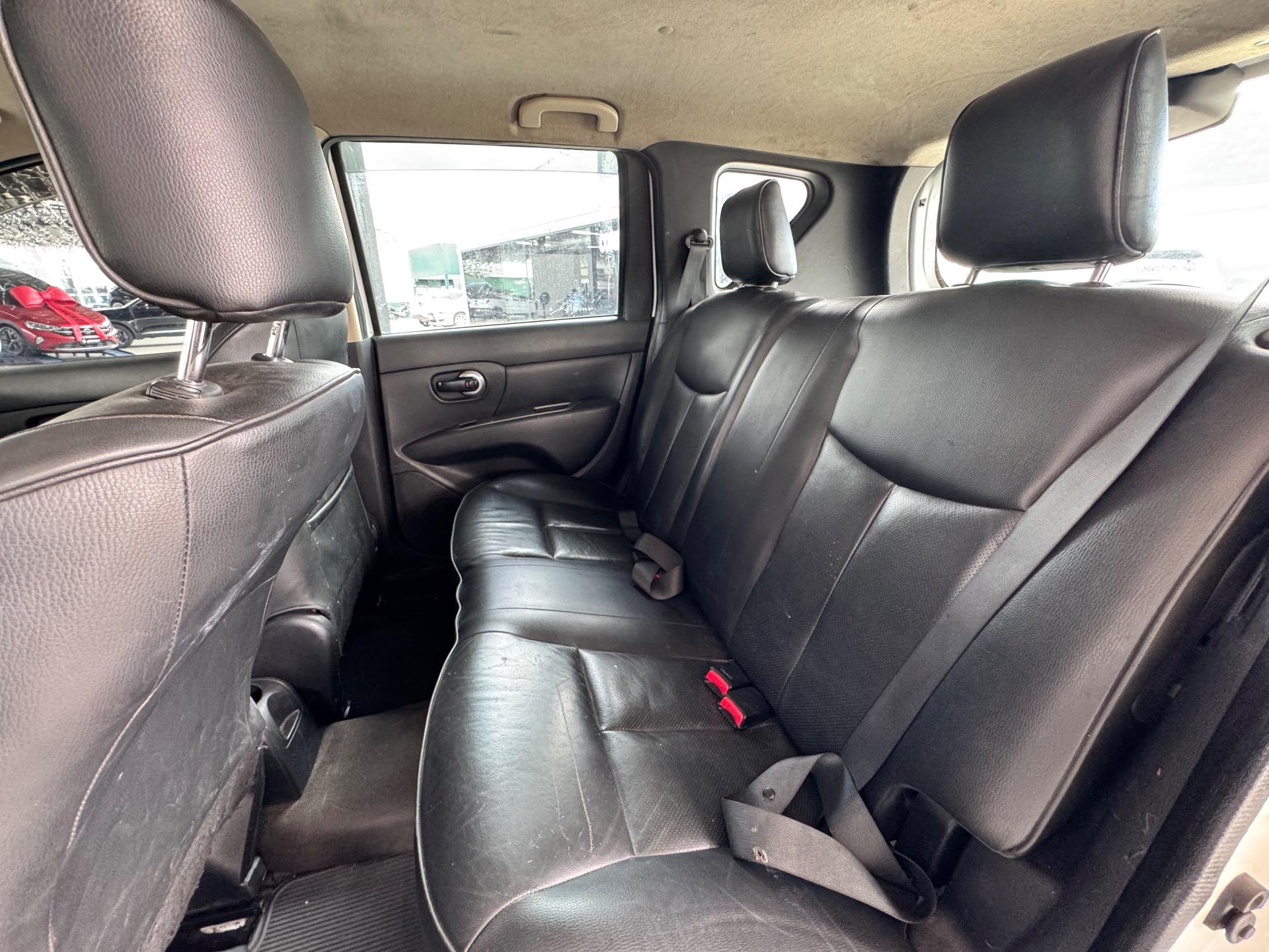 NISSAN Livina - Foto