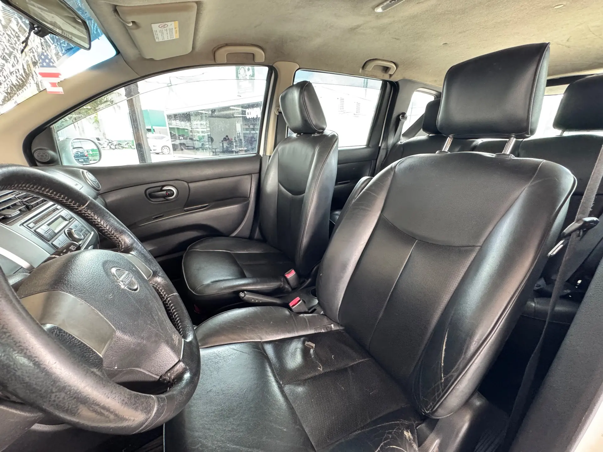 NISSAN Livina - Foto