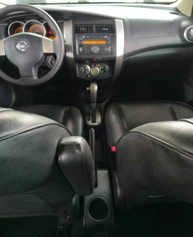 NISSAN Livina - Foto