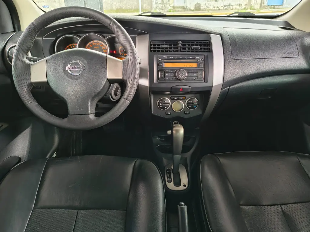 NISSAN Livina - Foto