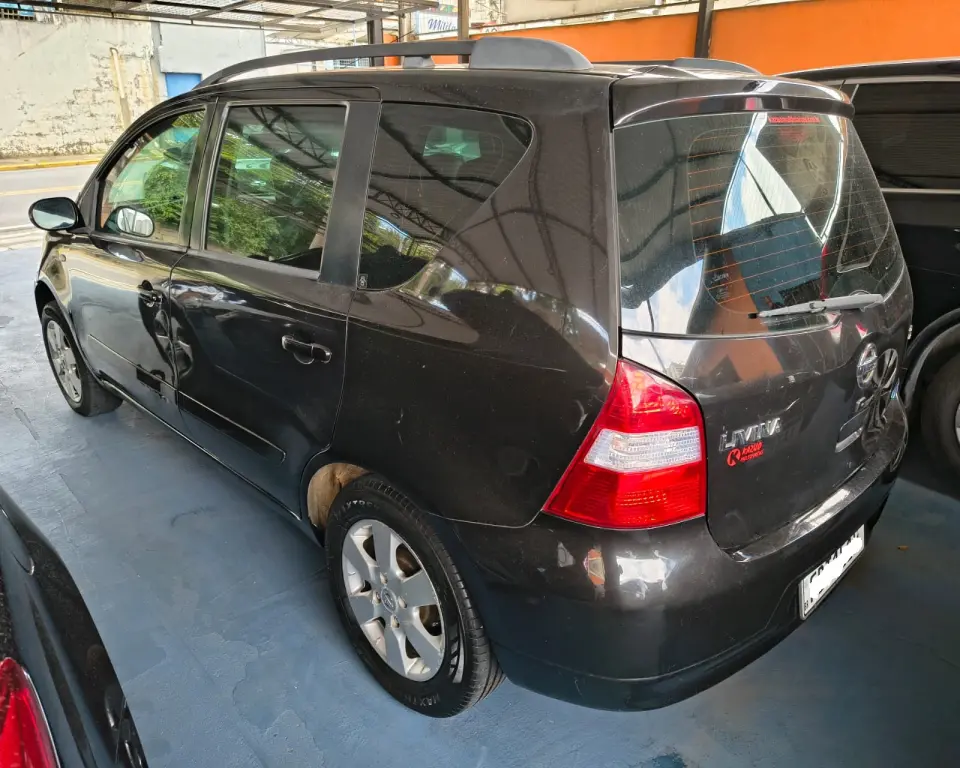 NISSAN Livina - Foto