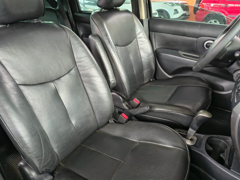 NISSAN Livina - Foto