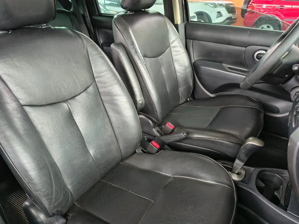 NISSAN Livina - Foto