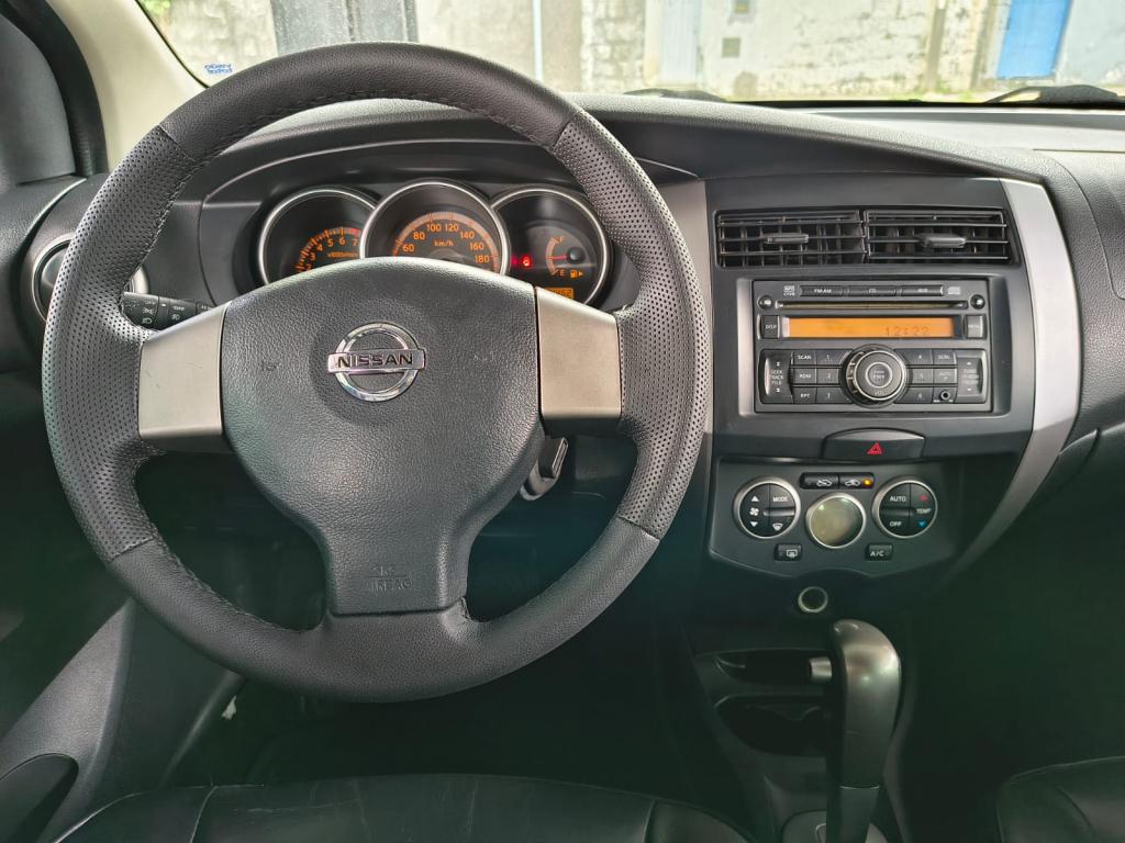 NISSAN Livina - Foto