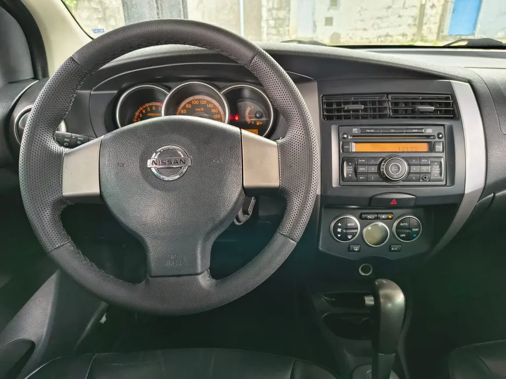 NISSAN Livina - Foto