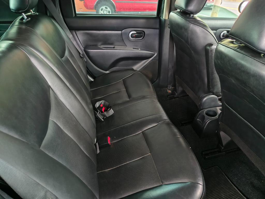 NISSAN Livina - Foto