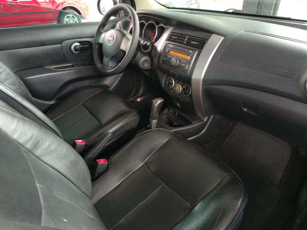 NISSAN Livina - Foto