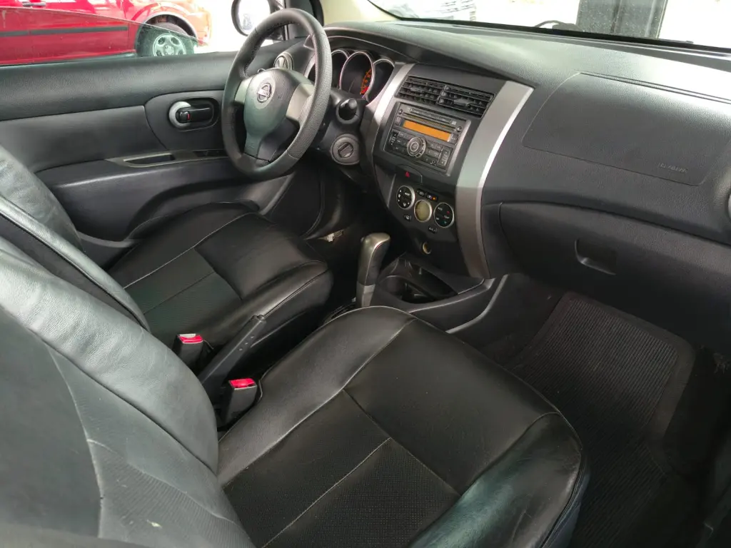 NISSAN Livina - Foto