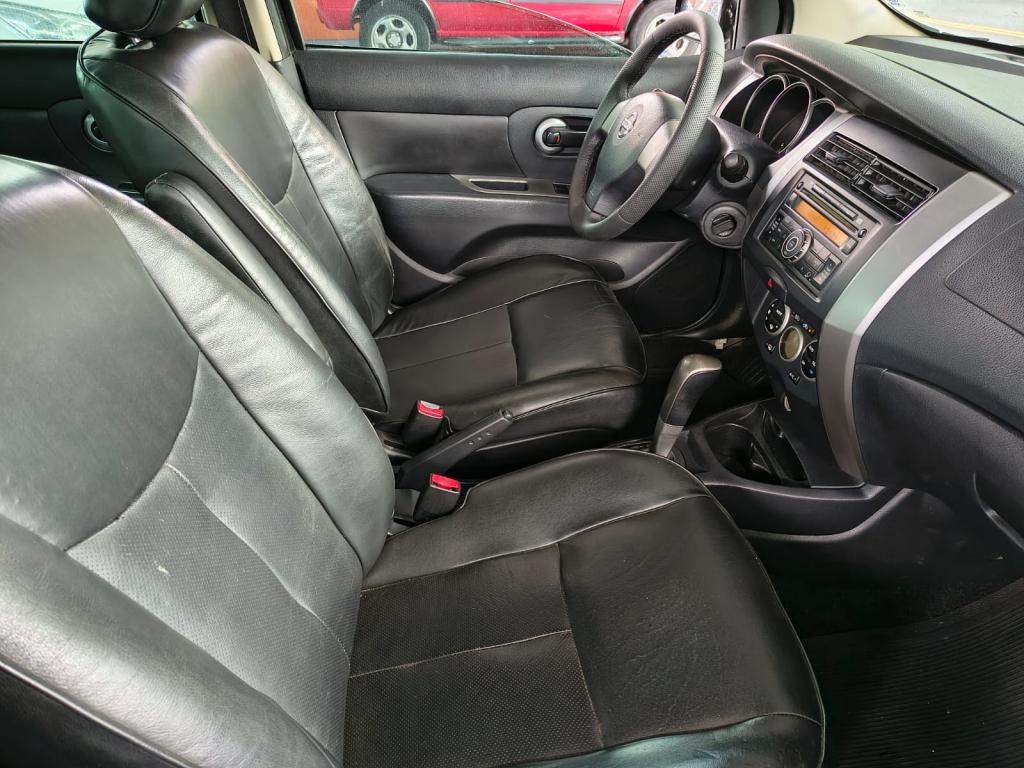 NISSAN Livina - Foto