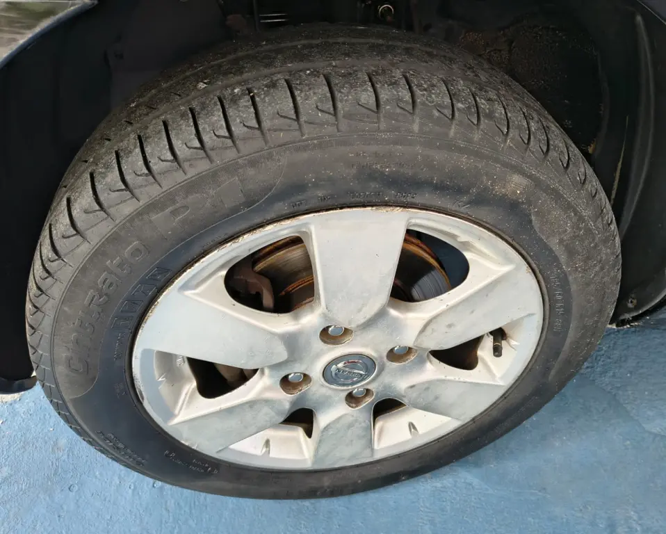 NISSAN Livina - Foto
