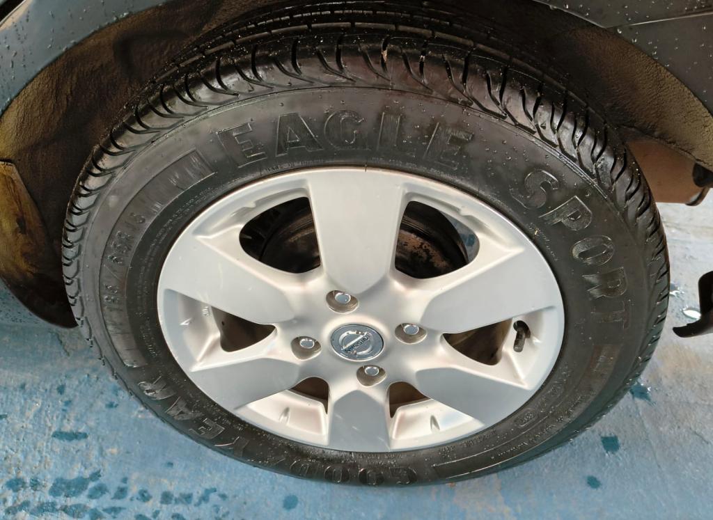 NISSAN Livina - Foto