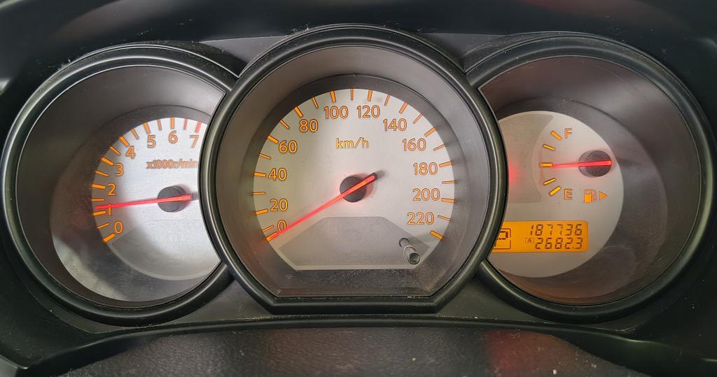 NISSAN Livina - Foto
