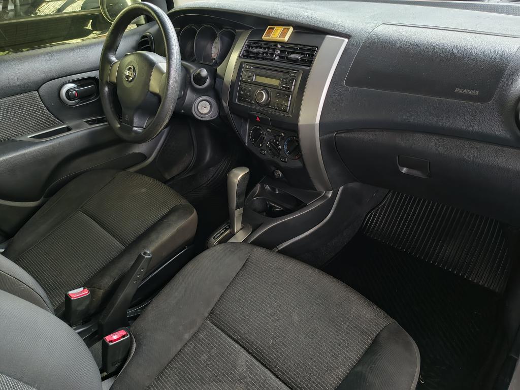 NISSAN Livina - Foto