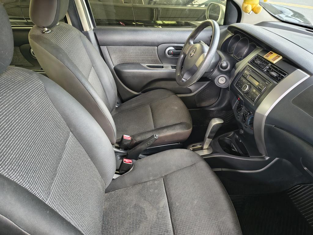 NISSAN Livina - Foto