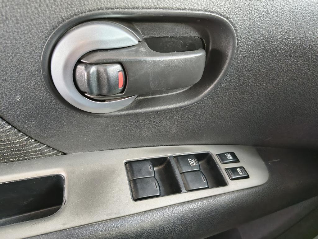 NISSAN Livina - Foto