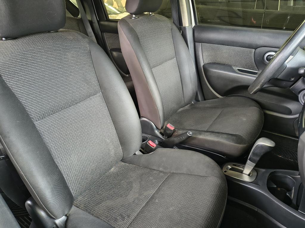 NISSAN Livina - Foto