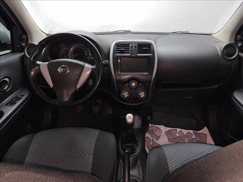 NISSAN March - Foto