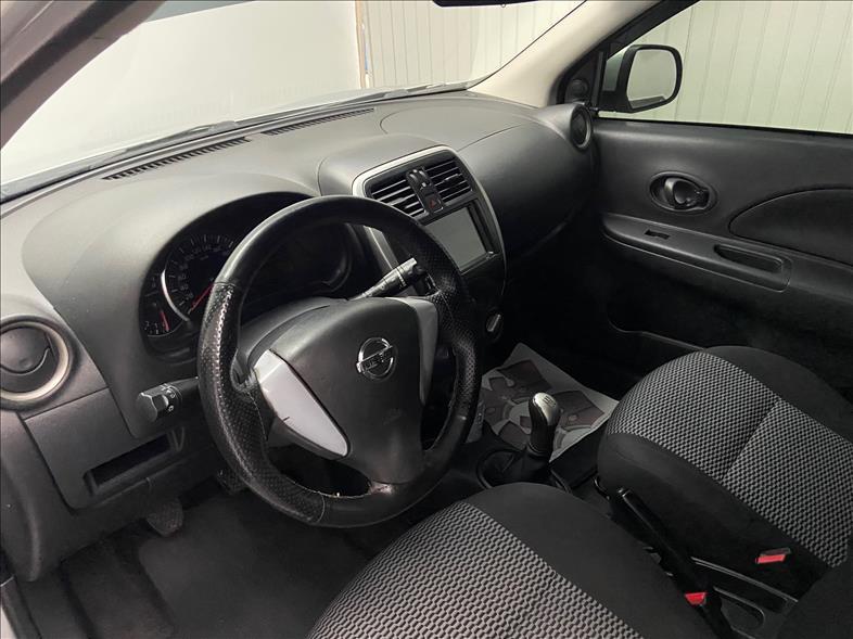 NISSAN March - Foto