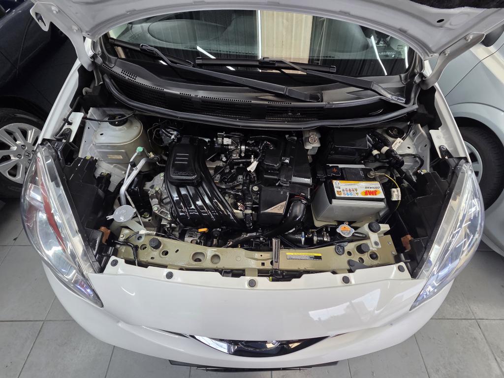 NISSAN March - Foto
