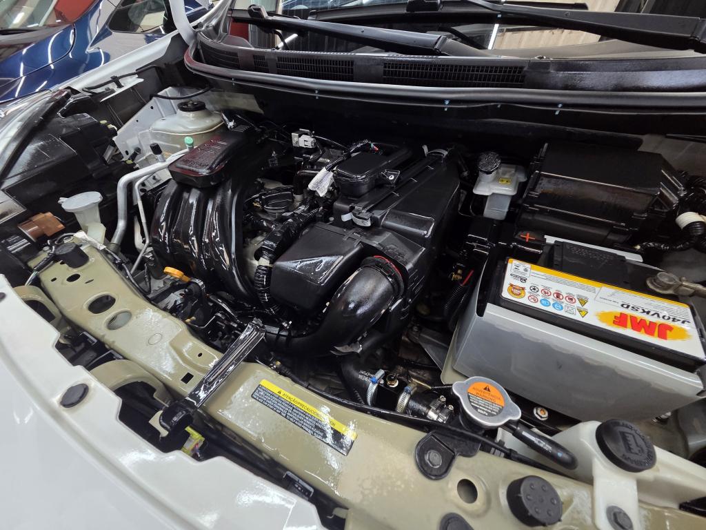 NISSAN March - Foto