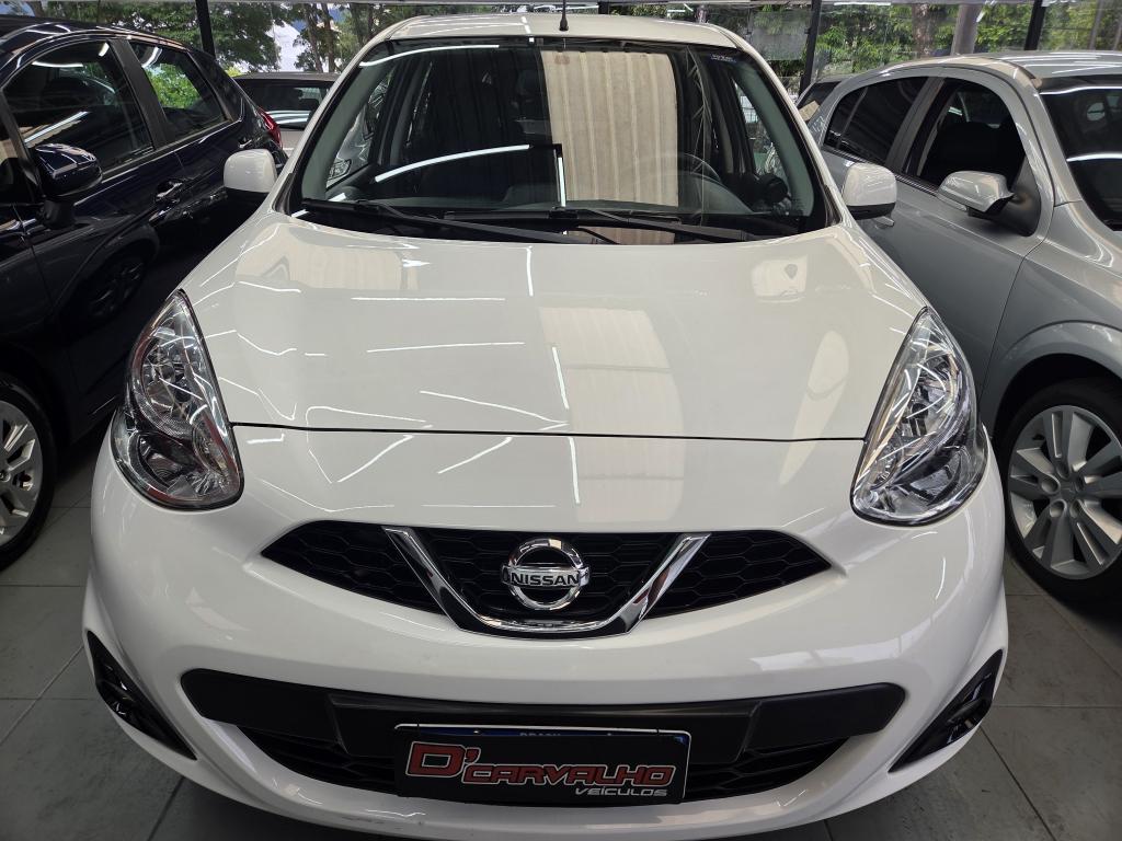 NISSAN March - Foto