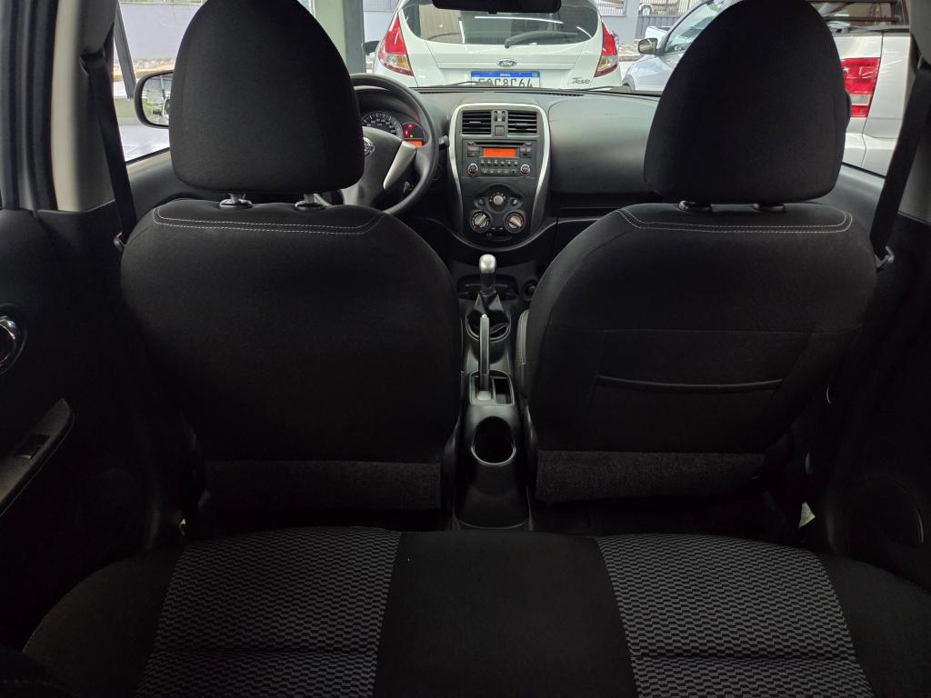 NISSAN March - Foto