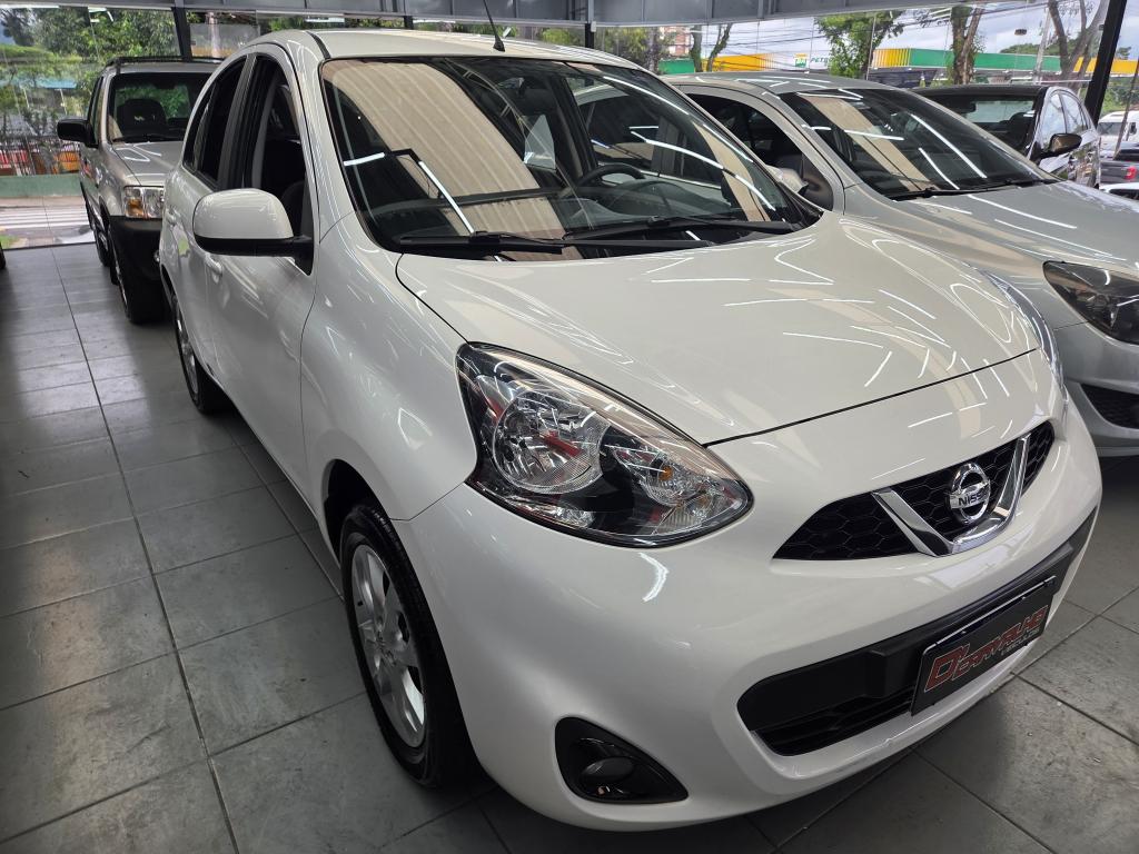 NISSAN March - Foto