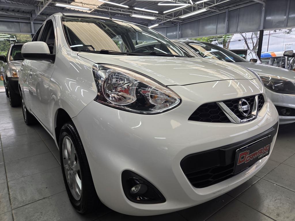 NISSAN March - Foto